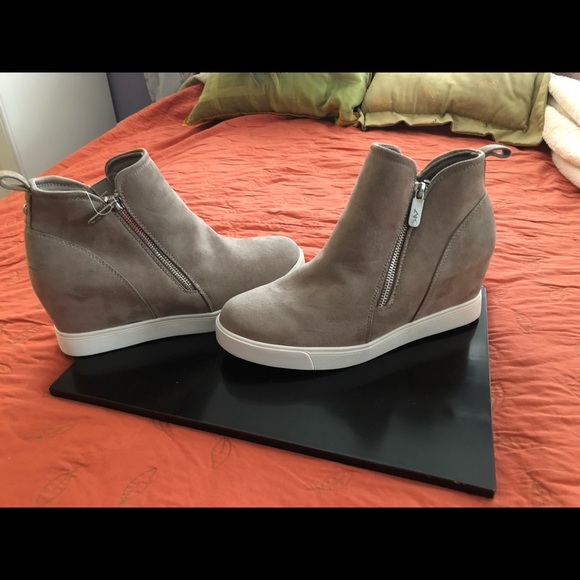 NWT*ANNE KLEIN TAN SUEDE SPORT HIDDEN HEEL BOOTIES/SHOES*9.5*NEVER WORN*MSRP$109 - Picture 3 of 6